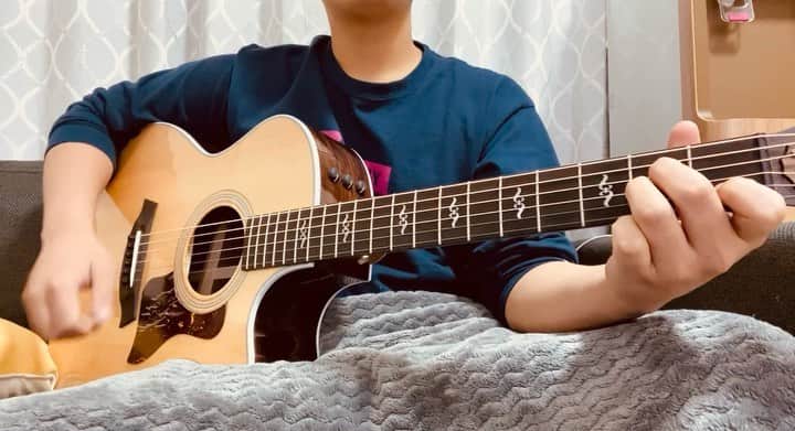KAZUKI【ANFiNY】のインスタグラム：「今日の動画は リリースされた時に衝撃を受けた曲😂  絶対カバーしよーと思っとって 沢山、路上でも歌ったし 今もこれからも名曲やなと思う😿✨ #マリーゴールド🌼 / #あいみょん  ギターでカバーできた事が めっちゃ嬉しい今日この頃😂笑  みんな拡散コメントよろしく♪  #FANFiNY笑顔の輪チャレンジ」