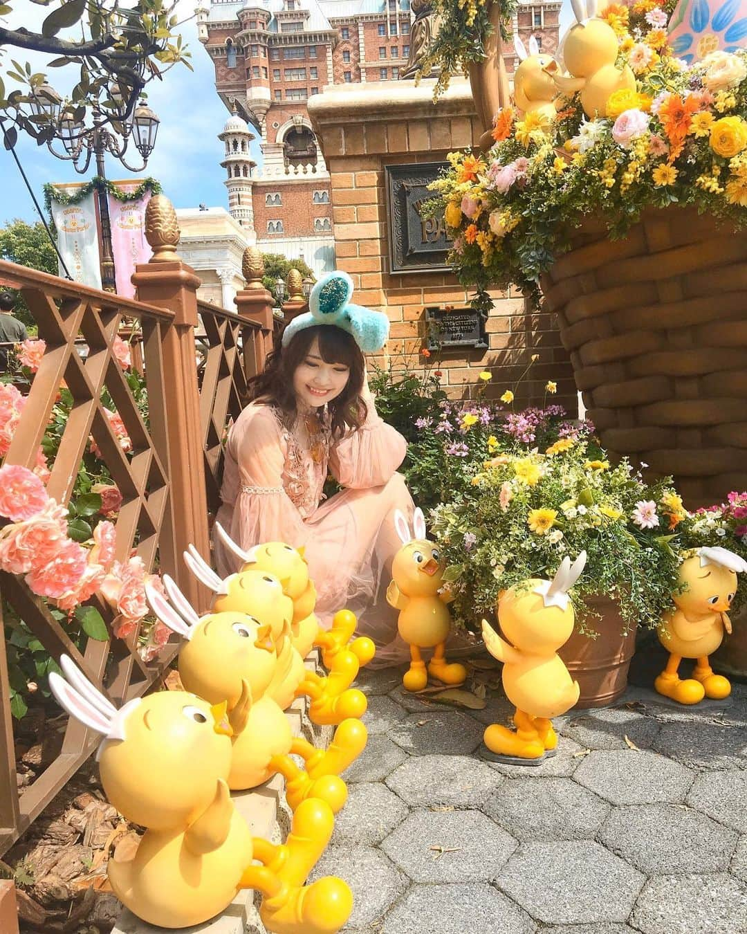 浅井麻里さんのインスタグラム写真 - (浅井麻里Instagram)「🐰🐤﻿ ﻿ ディズニーシーのイースター💐🐥﻿ ﻿ うさぎコーデでインした﻿ 去年のイースターの写真🐰💕﻿ ﻿ うさピヨ達かわいいー❤️❤️😍﻿ ﻿ ﻿ 何気にこの時期アップしてないの色々あったから﻿ ディズニーイースター写真も﻿ 投稿に挟んでいきますっ✨🙋‍♀️﻿ ﻿ ﻿ #ピンクコーデ#ディズニーシー#ディズニーイースター#うさぴよ#イースターコーデ#うさ耳#うさみみカチューシャ#東京ディズニーランド37周年#tokyodisneyresort#disneysea#pinkcode#disneyeaster」4月14日 21時14分 - mari_asai_625