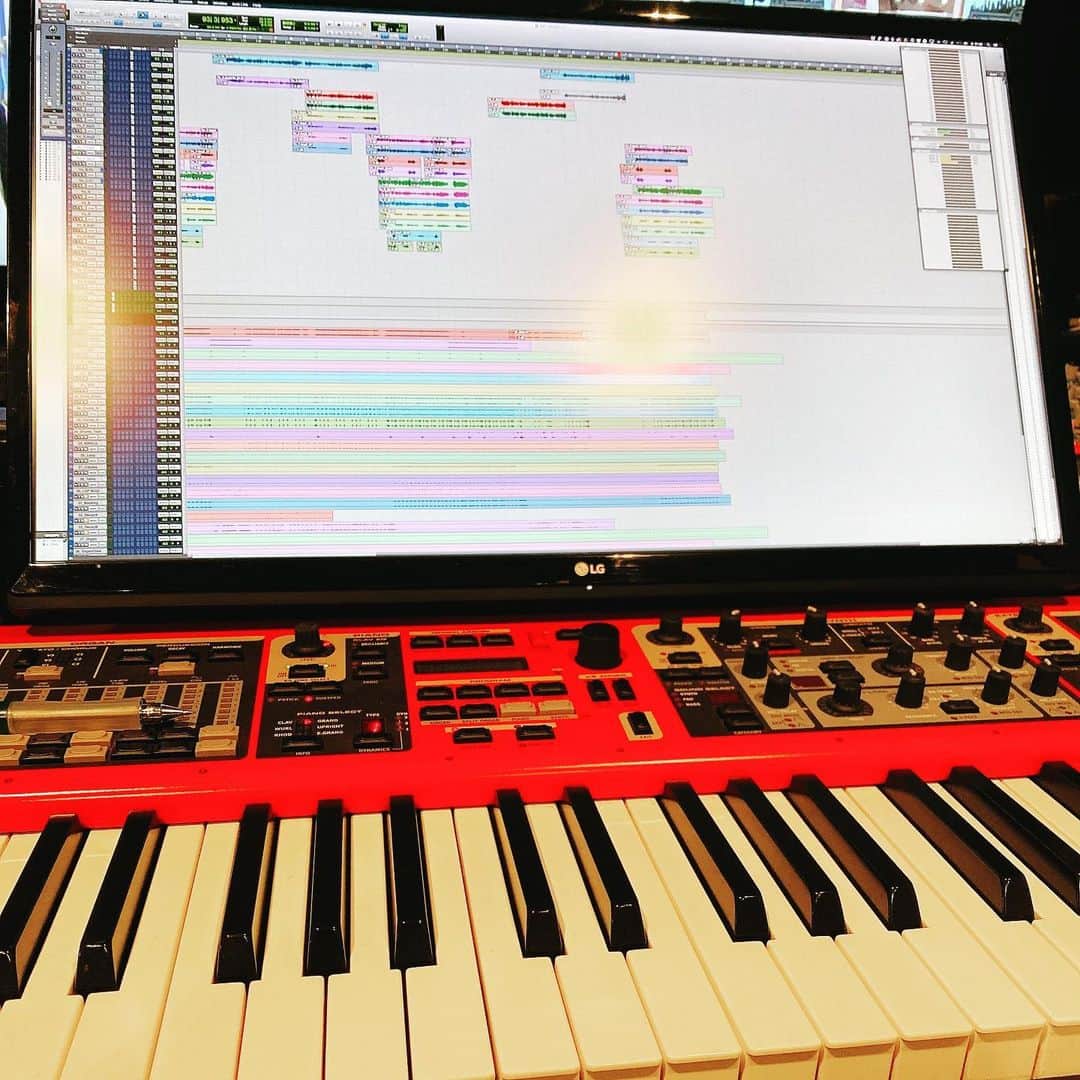 のインスタグラム：「本日、歌録り。  Recording at home」