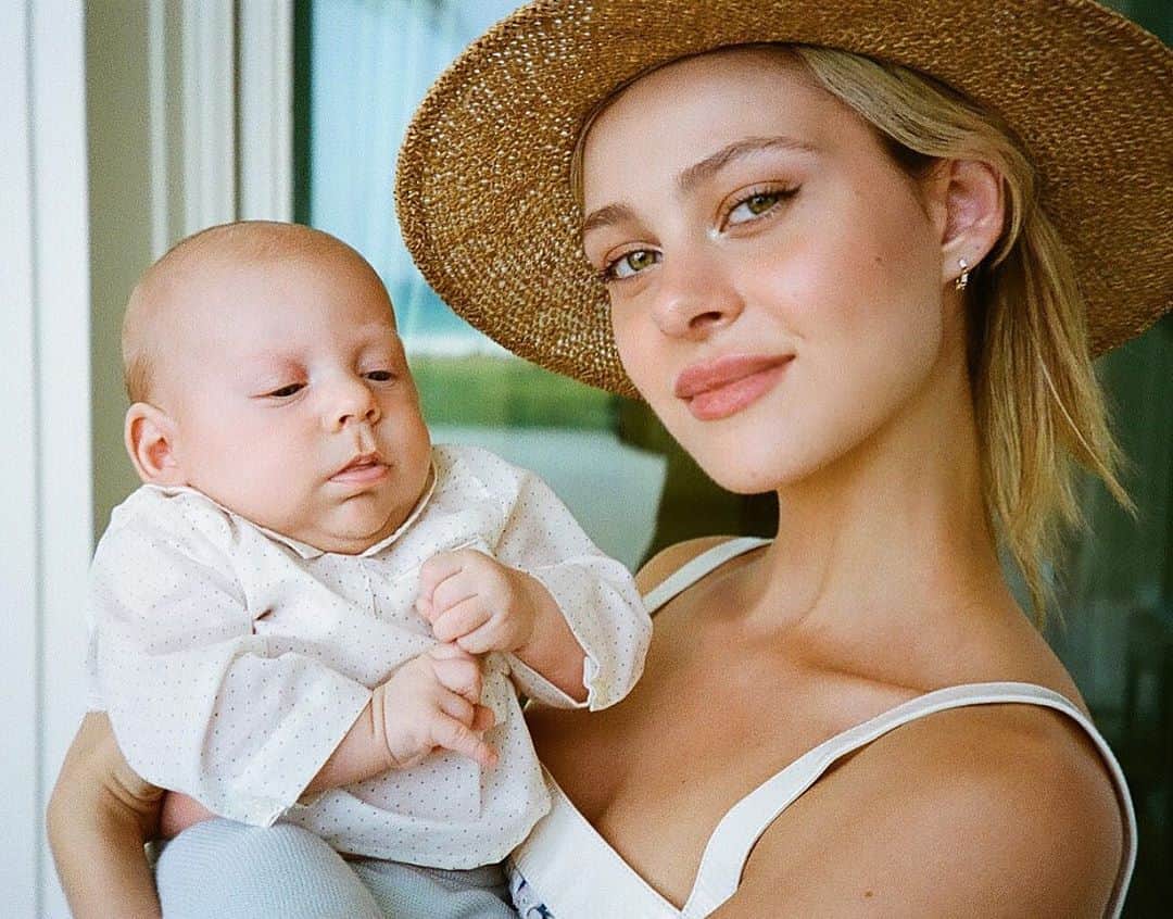 ニコラ・ペルツのインスタグラム：「watching my big brother and his beautiful wife hallie become new parents is incredible especially during this scary time. i hope all the new parents and babies are safe 🤍」