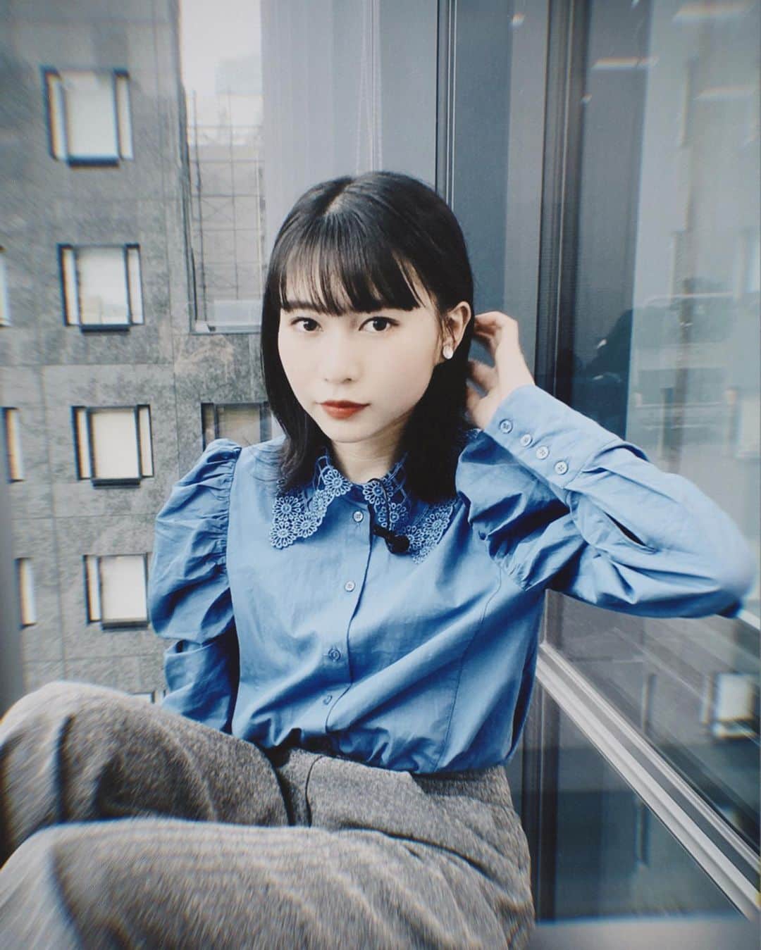 庄司芽生さんのインスタグラム写真 - (庄司芽生Instagram)「一目惚れした青シャツ (※2枚目にタグ付けしてます) #めいの服」4月14日 22時26分 - mei_tokyogirlsstyle