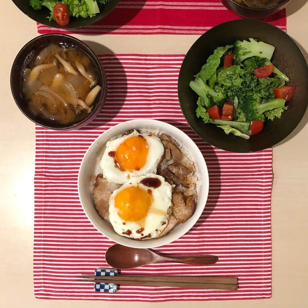 DABOさんのインスタグラム写真 - (DABOInstagram)「三茶のカリスマ肉屋川善のチャーシューで焼豚玉子飯🐽 まずいわけがない、、、 #フダ自炊」4月14日 22時36分 - fudatzkee