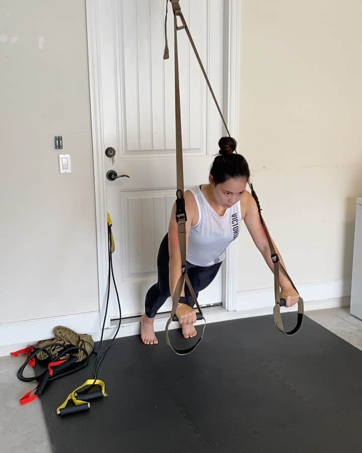 モリヤ・ジュタヌガーンのインスタグラム：「อยู่บ้านก็ออกกำลังกายได้ #stayhome #staysafe #stayhealthy ต้านโควิดกันนะคะ #recover19 #เราจะผ่านวิกฤตนี้ไปด้วนกัน #betagro #momoriya」