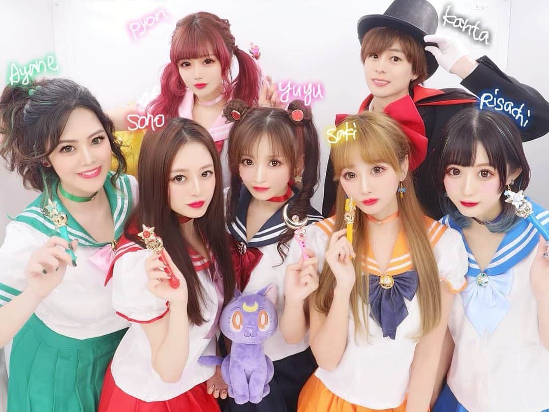 のインスタグラム：「袖ふわふわ。ヴィーナスしたよ🧡🧡 みんなで出来てたのしかった🌙.*·̩͙ . . 2020.3.16 #美少女戦士セーラームーン#セーラームーン#セーラーマーズ#セーラーヴィーナス#コスプレ#コスプレイヤー#オタク女子#カメラマンさんと繋がりたい #sailormoon#sailormooncosplay#serenity#cosplay#cosplayer#sailormoonfans#sailormoon90s#naokotakeuchi#anime#manga#セーラー戦士 #美少女战士#角色扮演#型号 #세일러문#세일러#세일러문네일#코스프레 #アオハル #さきぼんコスプレ」