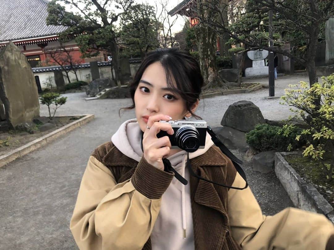 Lunaさんのインスタグラム写真 Lunainstagram 写真とるの好きです 外出てないから写真掘り出していますw Me I カメラ女子 ミラーレス ミラーレス一眼 ファッション パーカー パーカーコーデ トレンチコート Ungrid Gu ショートヘア