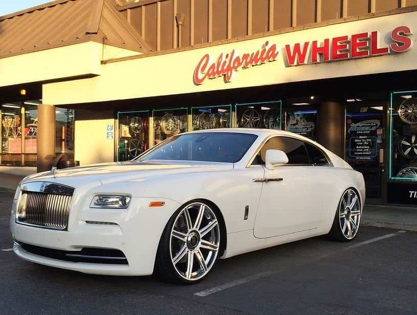 CarsWithoutLimitsさんのインスタグラム写真 - (CarsWithoutLimitsInstagram)「Smooth #Wraith on CaliforniaWheels done by @caliwheels  #carswithoutlimits」4月14日 23時26分 - carswithoutlimits