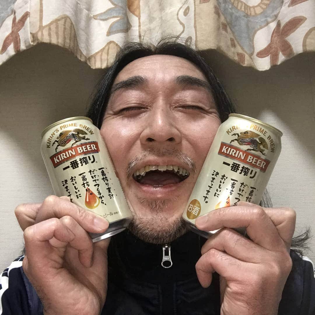 キートンのインスタグラム：「スカイロケットカンパニーより、キリン一番搾りが24本届きました～ ギャラより高い現物支給。 嬉しい♪ キートンご満悦。 ありがとう、スカロケ、一番搾り。  #スカロケ #キリン #一番搾り #キートン」