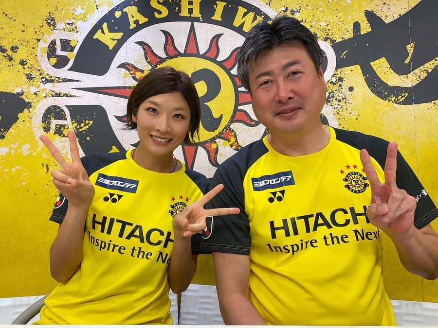 西谷綾子のインスタグラム：「✴︎ 今夜、3/22(日)20:30〜 柏レイソル応援番組⚽️ 「ライジングレイソル」💁‍♀️ 観てねーー💛☺️ ・ from日立台一丁目蹴球団は スピードと俊敏性 正確なキックが持ち味のFW 神谷優太選手‼️ ・ レイソルサポーターにお馴染みの「珍来」へ😍🍜 ・ from日立台一丁目蹴球団未公開シーンもありますよ💛 お楽しみにーー💞」