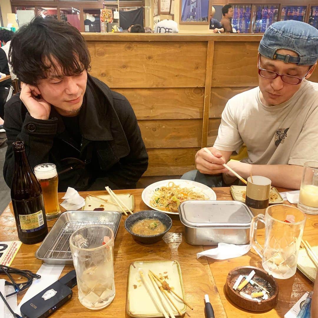 野村良平のインスタグラム：「大阪 新世界 どこも店は全然やってなくて行き着いた24時間の居酒屋 店の雰囲気と味は植田の表情でお察し下さい」