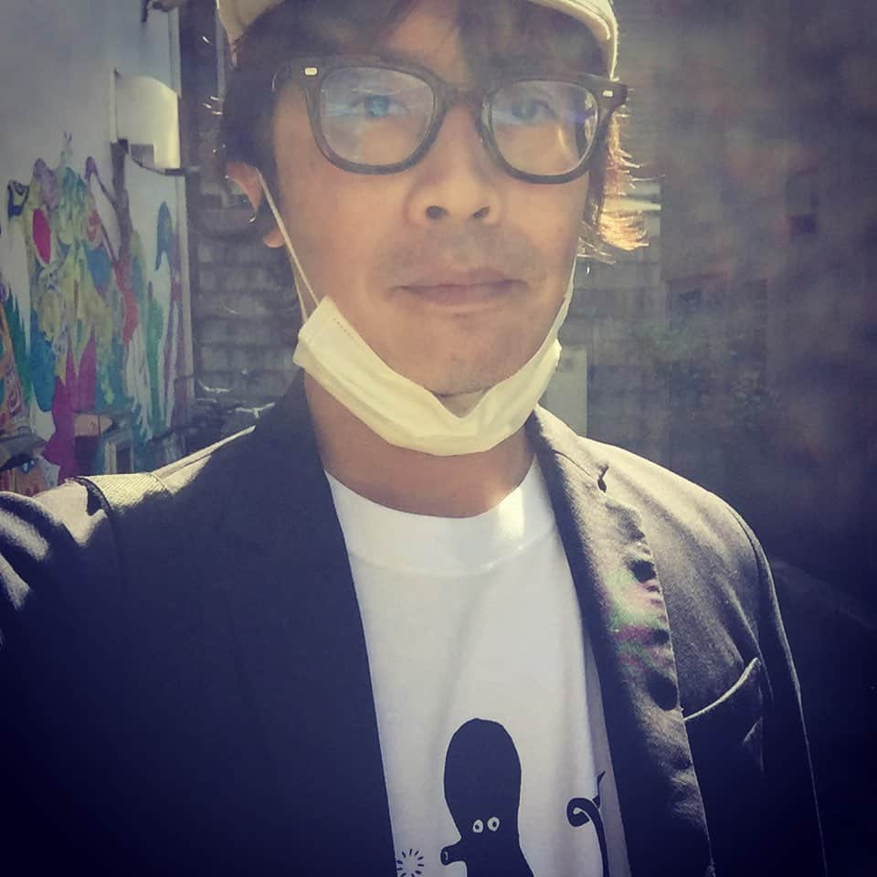 岸田繁さんのインスタグラム写真 - (岸田繁Instagram)「Tシャツがタコ」3月22日 0時19分 - kishidashigeru