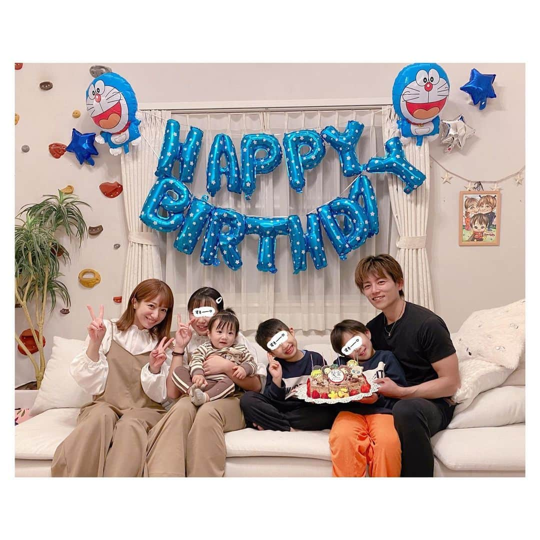 辻希美さんのインスタグラム写真 - (辻希美Instagram)「素敵なお誕生日になりました🙏🎂💕💕💕✨✨ happy birthday🎂💕 #そっちゃん #7歳 #お誕生日 #happybirthday  #🎂💕 #鬼滅の刃ケーキ #大喜び #おめでとう #👶🎂💕」3月22日 0時30分 - tsujinozomi_official