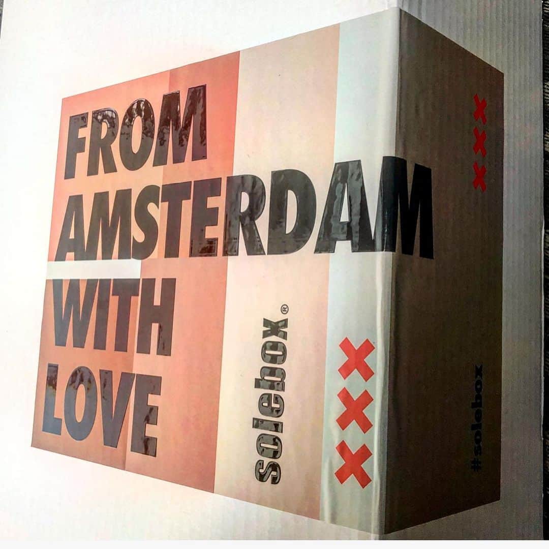 デンハムさんのインスタグラム写真 - (デンハムInstagram)「“From Amsterdam with love”. The new AIRMAX 1 Amsterdam edition. “BIG THANK YOU @solebox Team 🙏🏼👏🏼👏🏼 Amsterdam forever #denham #jasondenham #solebox #soleboxamsterdam #denhamthejeanmaker #nike #nikeairmax1 #nikeairmax1amsterdam #thetruthisinthedetails」3月22日 0時54分 - denhamthejeanmaker