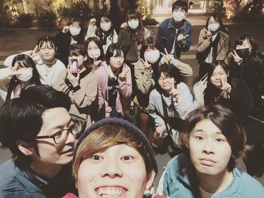 樋口和真のインスタグラム：「2020.2.21 浦和駅 路上Live みんなと！ ツーショット #ひぐまるファミリー #ひぐ友 #ツーショット」