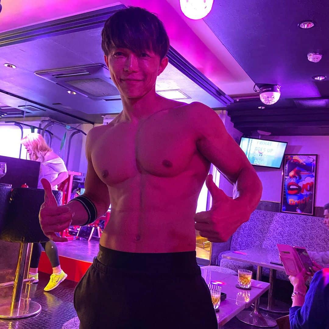 来栖あこさんのインスタグラム写真 - (来栖あこInstagram)「💪🔥 幼なじみとマッスルBARに いってきたよっ🐶🐾 . ダンスショーもあって楽しかった🌈🌈w . 見習いマッチョ君面白かった✨ . マッチョ好き集まれ〜💪🔥💕 @029de_mascle #マッスルBAR #新宿バー #マッスルサパー #筋肉好き #マッスル #pr #コラボベース」3月22日 1時23分 - akopai.081