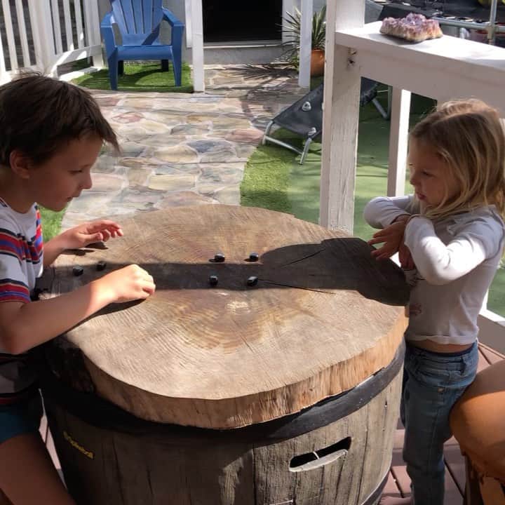 トニー・アゼベドのインスタグラム：「Inventing new board games 😊」