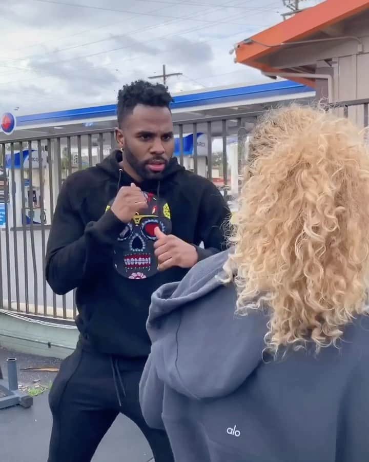 ジェイソン・デルーロのインスタグラム：「Never underestimate someone 😅😂 @jenafrumes  Follow my Tiktok if y’all bored」