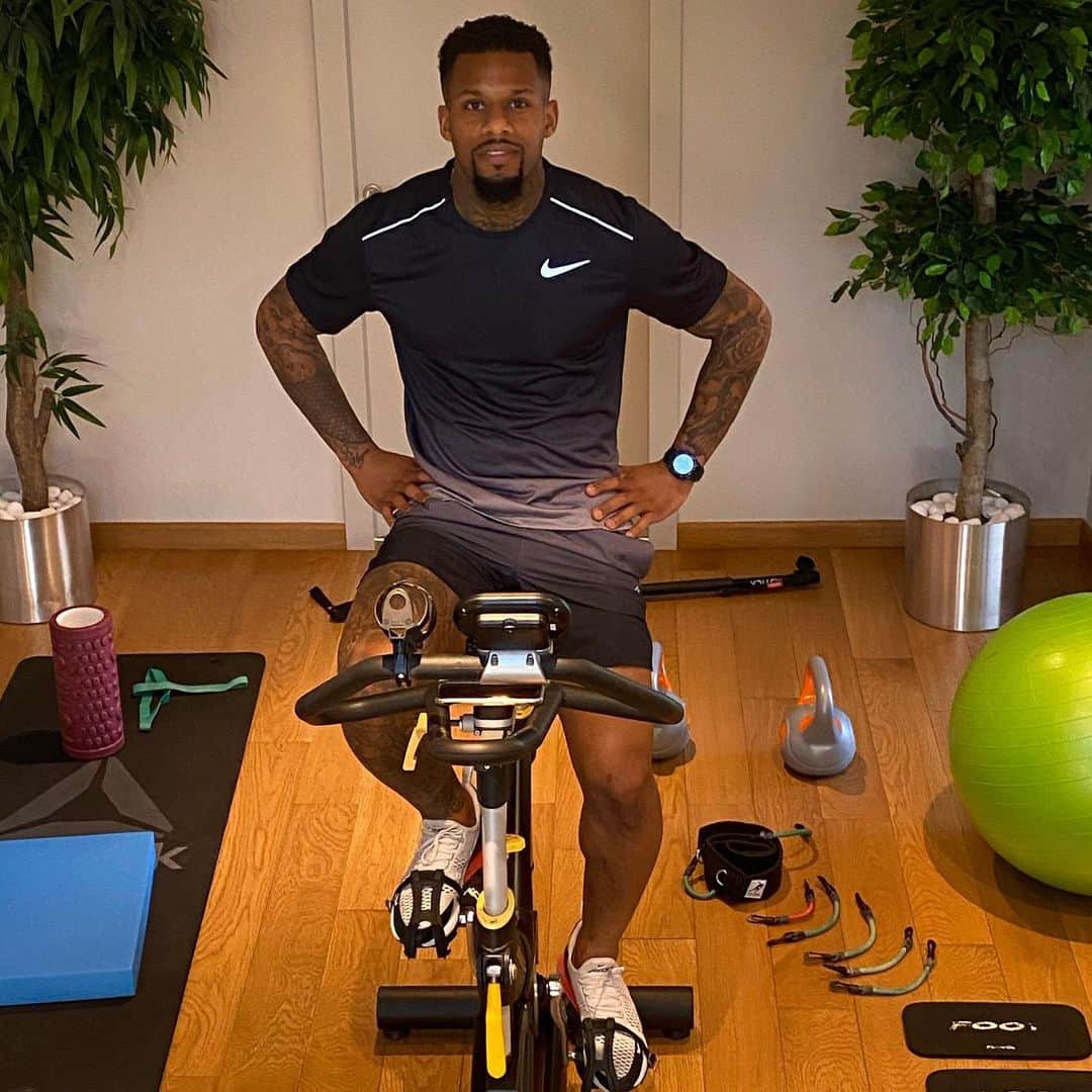 イェレマイン・レンスのインスタグラム：「🚴🏾‍♂️」