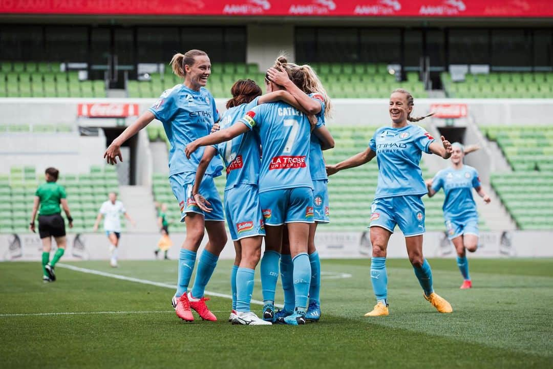 近賀ゆかりさんのインスタグラム写真 - (近賀ゆかりInstagram)「CHAMPIONS 🏆💙 #wleague19/20 #australia」3月22日 2時43分 - kingayukari2