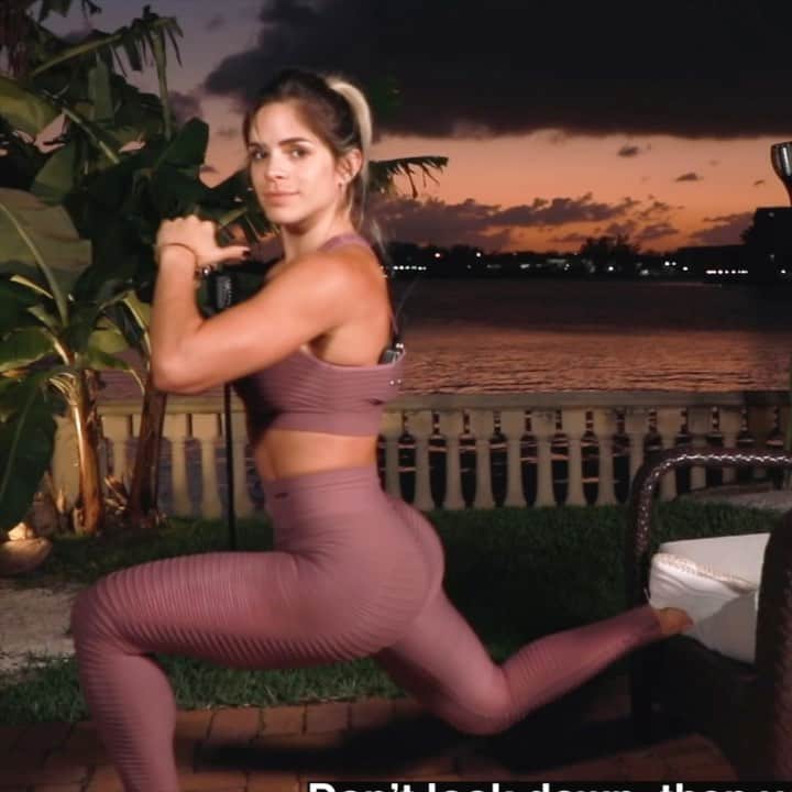 Michelle Lewinのインスタグラム：「No gym?😒No problem💁🏼‍♀️ Self quarantine sucks... So let's make the best out it! First of all, I want to kill a myth: Using your body weight only, does NOT mean you will ONLY get lean and slim. You can absolutely build muscle too. Listen to my explanations in these 5 exercises, because if you do this right, you will be able to get a workout just as good as if you'd be training in the gym. Plus, training this way, you will actually burn more fat than a "traditional" leg workout in the gym. Let's build legs and glutes, my amazing superwomen! (This is “day 4” from my 60 day home workout program, link in bio. Outfit: “Cellulite-NO-show” by @one0one_101)  EXERCISES: 1️⃣20 repetitions, 5 sets 2️⃣13 repetitions per leg, 4 sets 3️⃣15 repetitions, 5 sets 4️⃣16 jumps, 4 sets 5️⃣16 steps. 4 sets.  Send me a private DM in case you want a 50% discount code on a yearly home workout subscription😘」