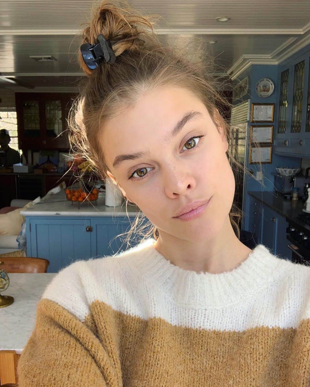 ニーナ・アグダルのインスタグラム：「Above the clouds the sky is always blue 💙」
