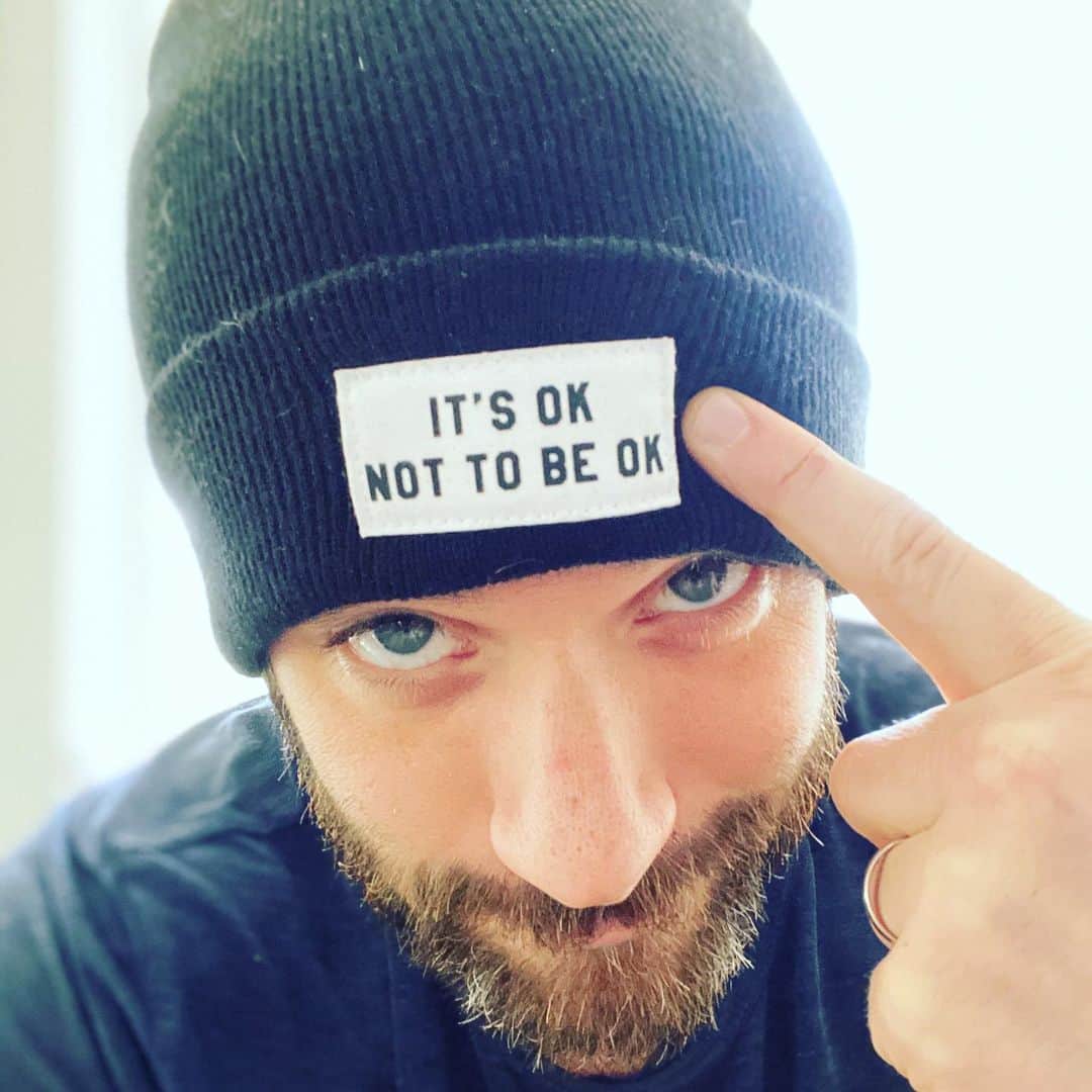 コリン・ドネルのインスタグラム：「Maybe you need this reminder today? I know I do. A gentle reminder to check in with your people. • #stayhome #staysafe #washyourhands #itsoknottobeok」