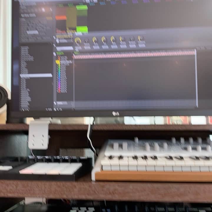マイク・シノダのインスタグラム：「Went live here on IG again today and made this. Not sure when the stream cut off, but hope you guys are enjoying watching the process」