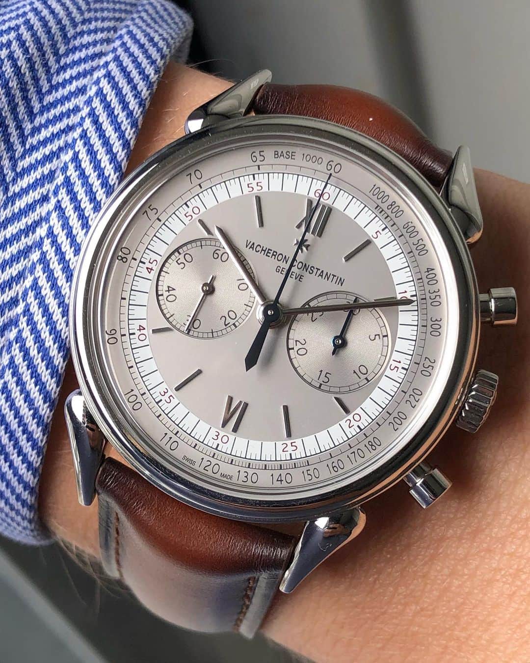 Daily Watchさんのインスタグラム写真 - (Daily WatchInstagram)「The incredible @VacheronConstantin Historiques Cornes de Vache 1955 of steel. That manual wound chronograph movement is such a stunner!  #VacheronConstantin」3月22日 3時56分 - dailywatch