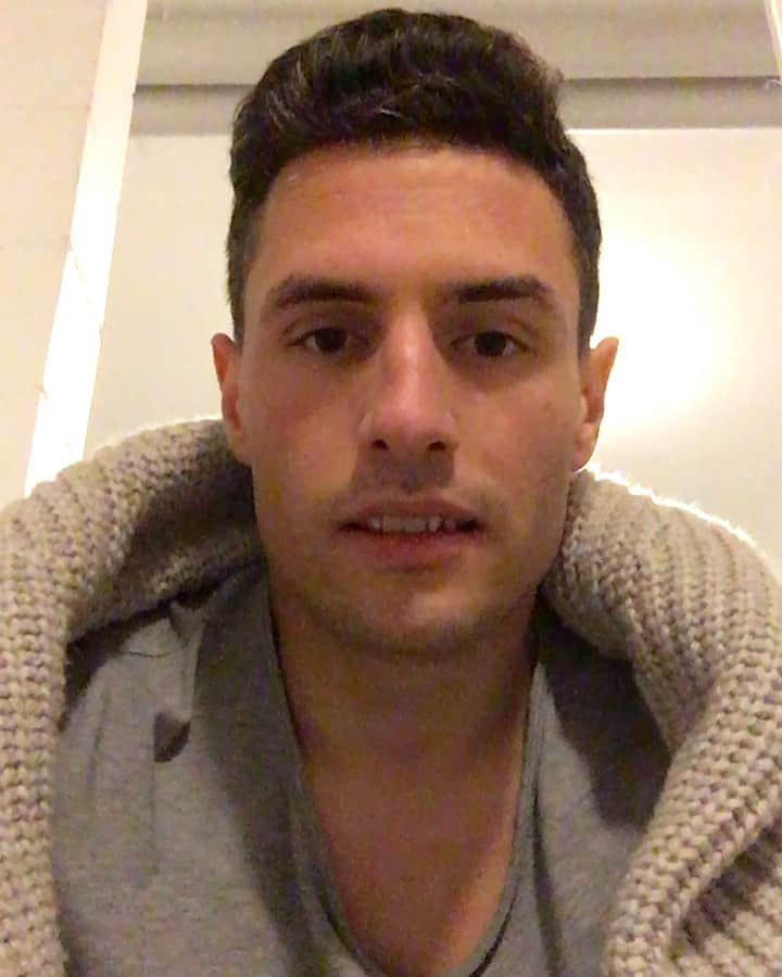 ファビアン・シェアのインスタグラム：「Stay home, stay healthy!! Wir müssen jetzt alle Verantwortung übernehmen und uns an die Vorgaben halten, darum bleibt zu Hause. #stayhome #soschützenwiruns  Ich nominiere @marco.streller9 @fabianfrei20 @vstocker89」
