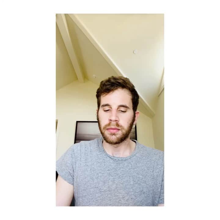 ベン・プラットのインスタグラム：「me singing @spaceykacey」