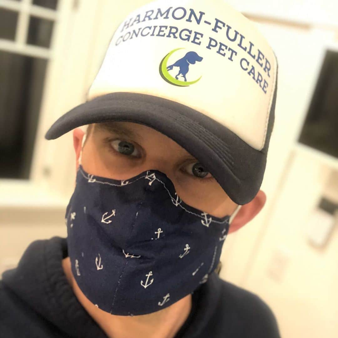 ジョン・ブラザートンさんのインスタグラム写真 - (ジョン・ブラザートンInstagram)「Any makers out there?!? While you’re quarantined, join the #millionmaskchallenge 🧷😷✂️ We did!  @millionmaskchallenge  Making masks to donate to the amazing men and women working the front lines 🙏❤️✌️🌎」3月22日 5時00分 - johnbrotherton