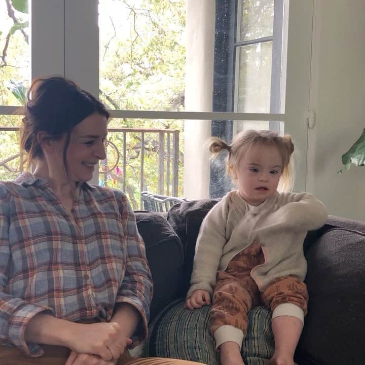 カテリーナ・スコーソンのインスタグラム：「Happy World Down syndrome awareness day, everybody!! Sending love and alphabets from our family to yours!! 💛💙」