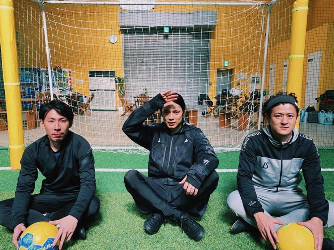 水嶋ヒロのインスタグラム：「#同級生 にも出てもらった☺︎ #懐かしい  VLOG_3 Played Football, first time in 15yrs - vol.1 #youtube #vlog #3 #vol1 #uploaded #football #soccer #rehab #水嶋ヒロ #youtubechannel #hiromizushima #サッカー #桐蔭学園サッカー部」