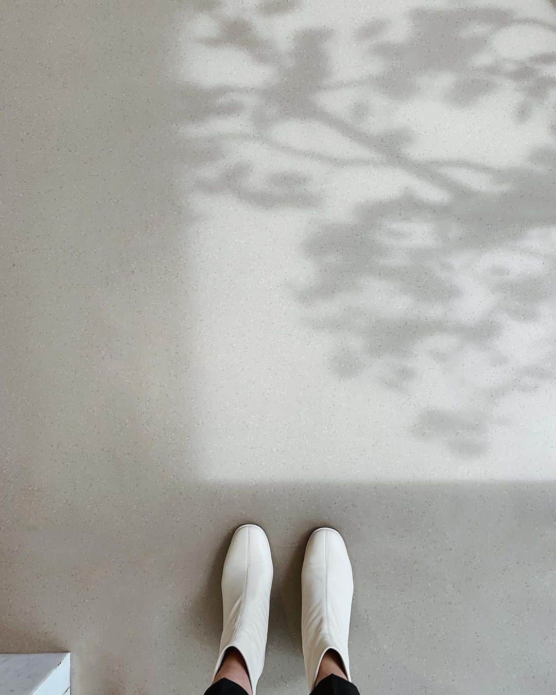 舞雛かのんさんのインスタグラム写真 - (舞雛かのんInstagram)「🤍 白ブーツな気分. . #white #sunnyday」3月22日 16時58分 - mizho_601