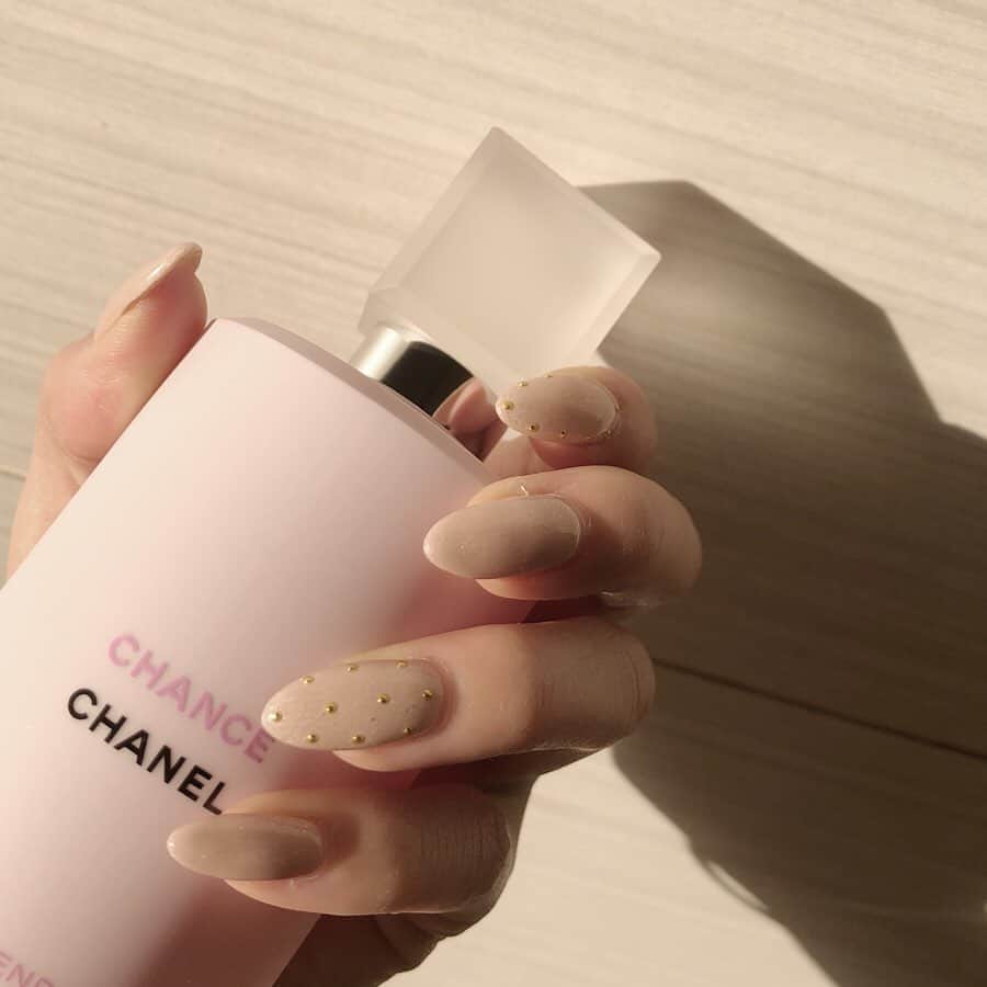 椿彩加のインスタグラム：「. New nails💅🏼 . #new #pinknails #mynails #chanel #春だから #かわいらしめな #ネイル #このかわいい系の #デザイン #慣れません」