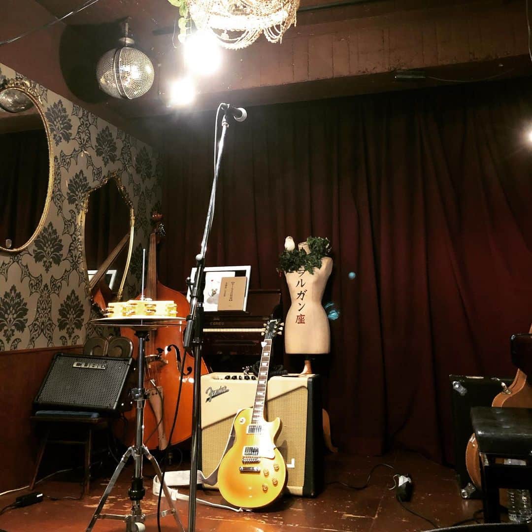 山川のりをのインスタグラム：「今夜は広島ヲルガン座にてギターパンダ  ライブです。19時からと20時からの2ステージ、投げ銭+1オーダー。魅惑のワンマンショー！お近くの方々会いにきてアイニージュー！」