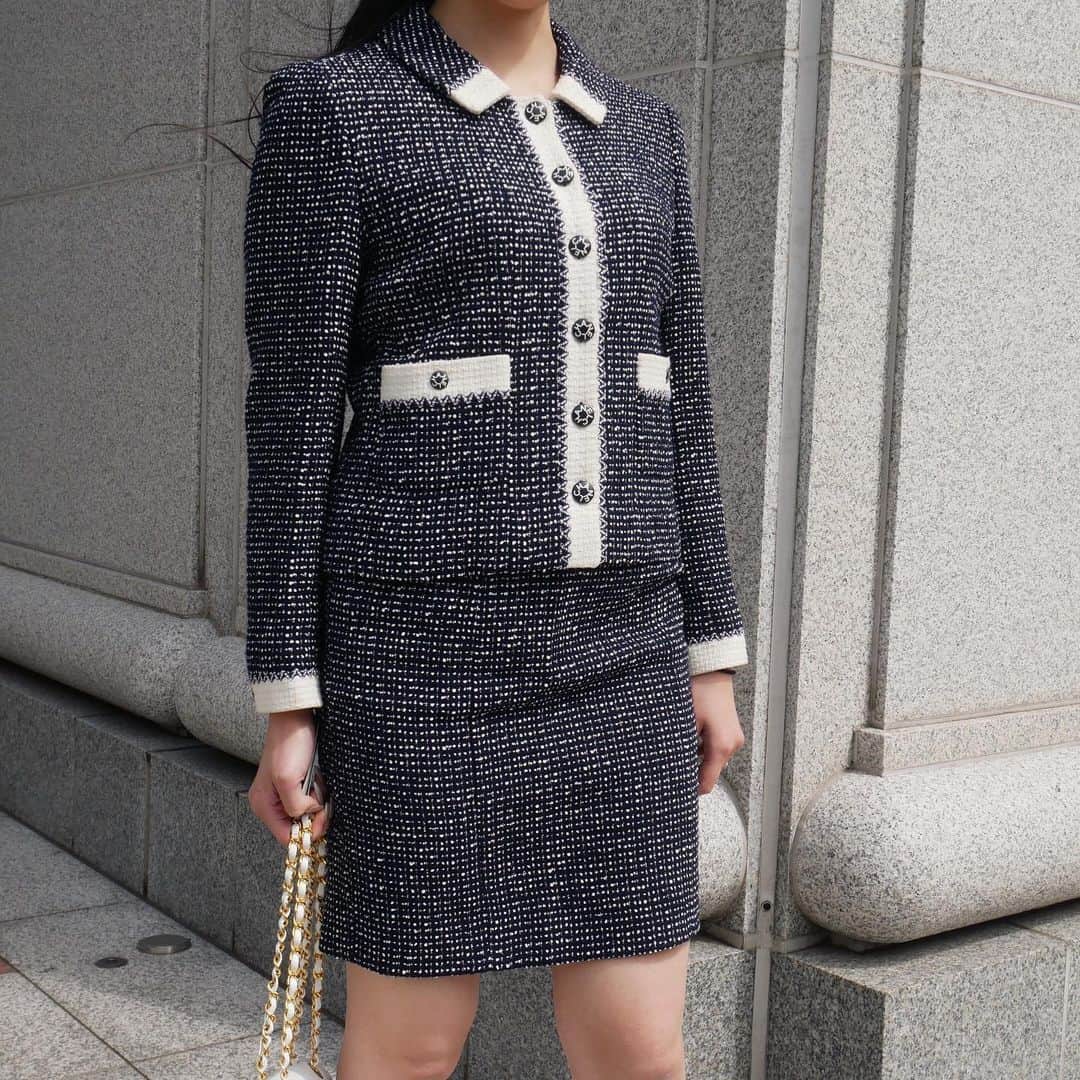 Vintage Brand Boutique AMOREさんのインスタグラム写真 - (Vintage Brand Boutique AMOREInstagram)「Vintage Chanel logo buttons wool tweed 2 pieces set from 1996. Size 40. ▶︎Free Shipping Worldwide✈️ ≫≫≫ DM for more information 📩 info@amorevintagetokyo.com #AMOREvintage #AMORETOKYO #tokyo #Omotesando #Aoyama #harajuku #vintage #vintageshop #ヴィンテージ #ヴィンテージショップ #アモーレ #アモーレトーキョー #表参道 #青山 #原宿#東京 #chanel #chanelvintage #vintagechanel #ヴィンテージ #シャネル #ヴィンテージシャネル #シャネルヴィンテージ #amorewardrobe #アモーレワードローブ」3月22日 17時13分 - amore_tokyo