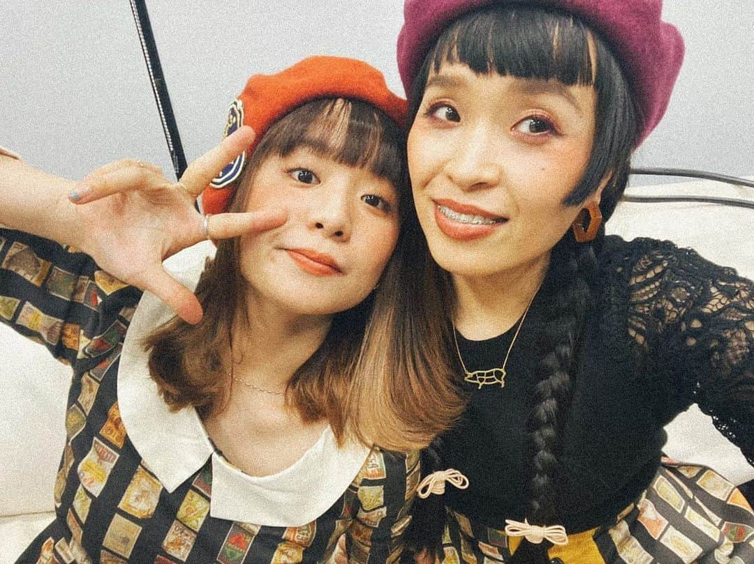 小春さんのインスタグラム写真 - (小春Instagram)「インスタライブありがとうね📲 ツアー初日はこんな感じになってしまって延期にもなってしまったけれども、手も洗うしマスクもするしうがいもするから、どうかどっか遠くへ行って欲しいですコロナ様…と願いながらツアーを楽しみにしていてくださいまし  ちなみにだけどもワンピーススカートもものベレーは @paysdesfees_nakano_broadway  のだヨー👗  #リバイバル上映 #charanporantan」3月22日 17時18分 - suttokodokkoiii