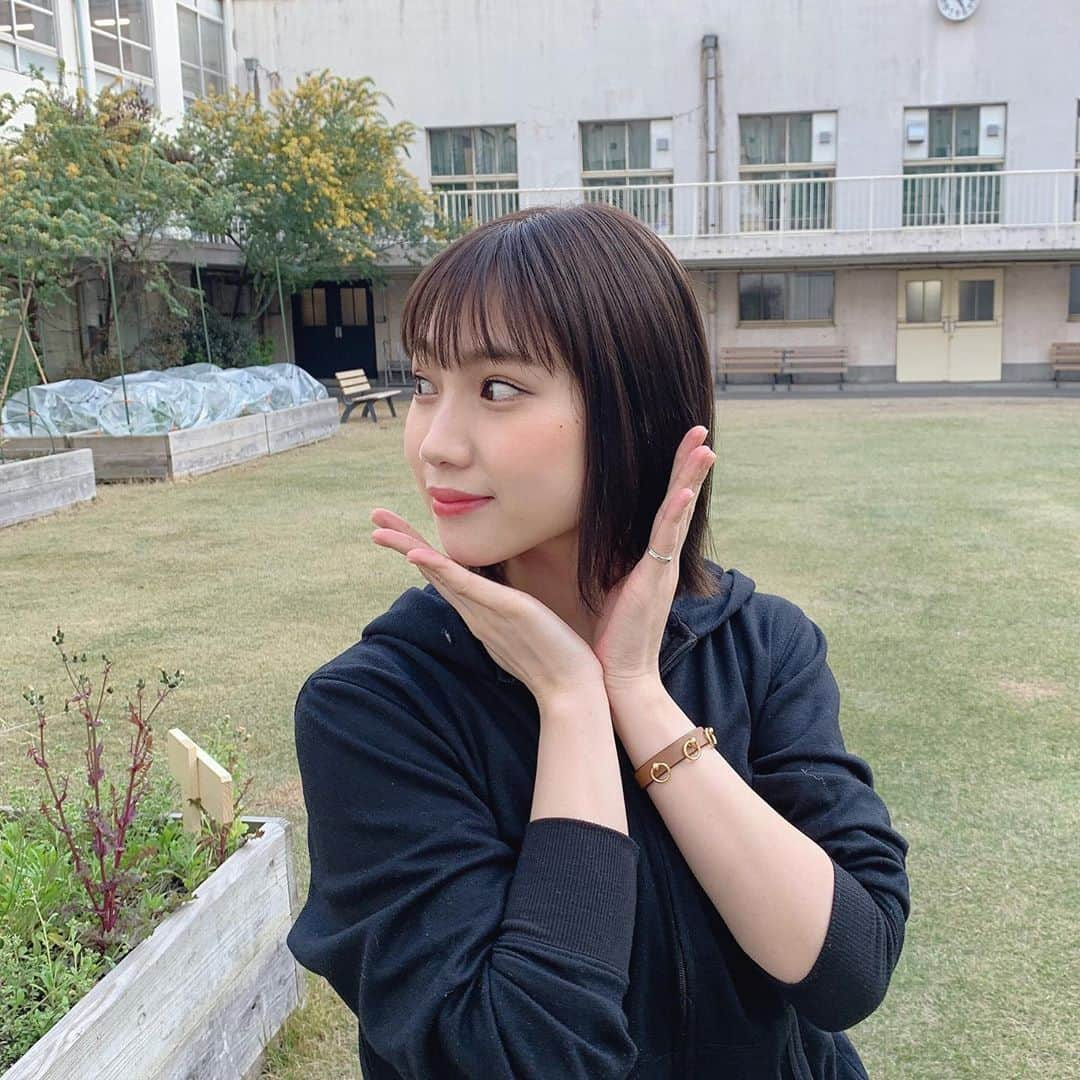 高野祐衣さんのインスタグラム写真 - (高野祐衣Instagram)「NEW HAIR☺︎﻿ ﻿ ﻿ 前髪と髪色を変えました☺︎﻿ 太陽に当たったら透明感出て綺麗〜🌟﻿ 前髪は束っぽく！﻿ ﻿ つるさん( @tsurumi0701 )ありがと〜^ ^﻿ ﻿ ﻿ ﻿ ﻿ 撮影前なのでパーカーです。お恥ずかしい、、﻿ ﻿ ﻿ ﻿ ﻿ #newhair #haircut﻿ #bobhair」3月22日 17時20分 - yuipooon12_06