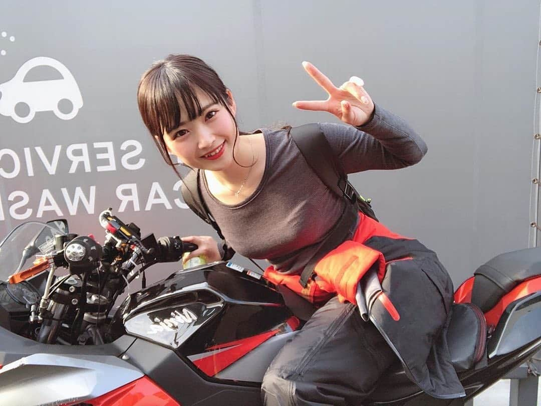 美女美容事情さんのインスタグラム写真 - (美女美容事情Instagram)「《笑顔にほっこり🏍🗯✨》⁠⠀⁠⠀⁠⠀ *⁠⠀⁠⠀⁠⠀ リポストを使って、素敵な写真📷✨を投稿されてる方を紹介させて頂く⠀⠀⠀⁠⠀⁠⠀⁠⠀ 【💄美女美容事情💅】のコーナーです✨⁠⠀⁠⠀⁠⠀ *⠀⠀⠀⠀⠀⠀⁠⠀⁠⠀⁠⠀ いいねやコメント、フォローして応援してね❤︎🥰🎶⁣⁠⠀⁠⠀⁠⠀ *⠀⠀⠀⠀⠀⠀⁠⠀⁠⠀⁠⠀ 今回ご紹介させて頂きますのは❤︎⁠⠀⁠⠀⁠⠀ amiさん< @cococococo129 >の素敵なお写真📸⁠⠀⁠⠀⁠⠀ *⠀⁠⠀⁠⠀⁠⠀ 可愛い笑顔が素敵なamiさん💋⁠⠀⁠⠀⁠⠀ バイクを洗車したというamiさん💓⁠大切にしているのが、お写真から伝わってきますよね✨😍⁠⠀⠀⁠⠀⁠⠀ *⠀⁠⠀⁠⠀⁠⠀ a m iさんのアカウントには他にも素晴らしい投稿が沢山ありますので是非覗いてみてくださいね💁‍♀️💙⁠⠀⁠⠀⁠⠀ *⠀⁠⠀⁠⠀⁠⠀ a m iさん< @cococococo129 >⁠⠀⁠⠀⁠⠀ 素敵な投稿ありがとうございました☺️📸✨⠀⠀⠀⠀⠀⠀⠀⁠⠀⁠⠀⁠⠀ △▼△▼△▼△▼△▼△▼△▼△▼△▼⠀⠀⠀⠀⠀⠀⠀⠀⠀⠀⠀⠀⠀⠀⠀⠀⠀⠀⠀⠀⠀⠀⠀⠀⠀⠀⠀⠀⠀⠀⠀⠀⁠⠀⁠⠀⁠⠀ ❤🧡💛「美女美容事情」💚💙💜⠀⠀⠀⠀⠀⠀⠀⠀⠀⠀⠀⠀⠀⠀⁠⠀⁠⠀⁠⠀ 👇掲載ご希望の方は👇⠀⠀⠀⠀⠀⠀⠀⠀⠀⠀⠀⠀⠀⠀⠀⁠⠀⁠⠀⁠⠀ @ b_b_j.jタグ付けと🖤 # ビジョビ⠀🖤⠀⠀⠀⠀⠀⠀⠀⠀⠀⠀⠀⠀⠀⠀⁠⠀⁠⠀⁠⠀ をタグ付けお願いします✨⠀⠀⠀⠀⠀⠀⠀⠀⠀⠀⠀⠀⠀⠀⠀⁠⠀⁠⠀⁠⠀ ――――――――――――――――⠀⠀⠀⠀⠀⠀⠀⠀⠀⠀⠀⠀⠀⠀⠀⠀⠀⠀⠀⠀⠀⠀⁠⠀⁠⠀⁠⠀ ～姉妹アカウントのご紹介～⠀⠀⠀⠀⠀⠀⠀⠀⠀⠀⠀⠀⠀⠀⠀⠀⠀⠀⠀⠀⠀⠀⠀⠀⠀⠀⁠⠀⁠⠀⁠⠀ ◇美容情報を紹介している«美女美容事情～Beauty～»⠀⠀⠀⠀⠀⠀⠀⠀⠀⠀⠀⠀⠀⠀⠀⠀⠀⠀⠀⠀⠀⠀⠀⠀⠀⁠⠀⁠⠀⁠⠀ ( @b_b_j.j_b )⠀⠀⠀⠀⠀⠀⠀⠀⠀⠀⠀⠀⠀⠀⠀⠀⠀⠀⠀⠀⠀⠀⠀⠀⠀⠀⁠⠀⁠⠀⁠⠀ ◇美しい旅スポット紹介をしている«美 spot»⠀⠀⠀⠀⠀⠀⠀⠀⠀⠀⠀⠀⠀⠀⠀⠀⠀⠀⠀⠀⠀⠀⠀⠀⁠⠀⁠⠀⁠⠀ ( @b__spo )⠀⁠⠀⁠⠀⁠⠀ ⁠⠀⁠⠀⁠⠀ よかったらこちらも覗いてみてね✨⁠⠀⁠⠀⁠⠀ ――――――――――――――――⠀⠀⁠⠀⁠⠀⁠⠀ #ファッション#ootdfashion ⁠⠀⁠⠀⁠⠀ #綺麗めコーデ#お出かけコーデ⠀⠀⁠⠀⁠⠀⁠⠀ #ファッションコーデ #カジュアルファッション ⁠⠀⁠⠀⁠⠀ #大人カジュアルコーデ ⠀⠀⠀⁠⠀⁠⠀⁠⠀ #オトナ女子 #きれいめコーデ⠀⁠⠀⁠⠀ #バイク #バイク好き⁠⠀⁠⠀ #バイク女子 #ライダー女子 ⁠⠀⁠⠀ #バイク #単車 ⁠⠀⁠⠀ #ninja #ninja400 ⁠⠀⁠⠀ #zx14r #kawasaki⁠⠀⁠⠀ #美意識向上 #ヘアスタイル⠀⠀⠀⠀⠀⁠⠀ #美肌#笑顔 ⠀⠀⠀⠀⠀⠀⠀⠀⠀⠀⠀⁠⠀⁠⠀⁠⠀ #大人可愛い ⠀⠀⠀⠀⠀⠀⠀⠀⠀⠀⁠⠀⁠⠀⁠⠀ #女子力 #女子力up ⠀⠀⠀⠀⠀⠀⠀⠀⠀⠀⠀⁠⠀⁠⠀⁠⠀ #goodtime#nicepic⠀⠀⁠⠀⁠⠀⁠⠀ #naturalbeauty⠀」3月22日 17時51分 - b_b_j.j