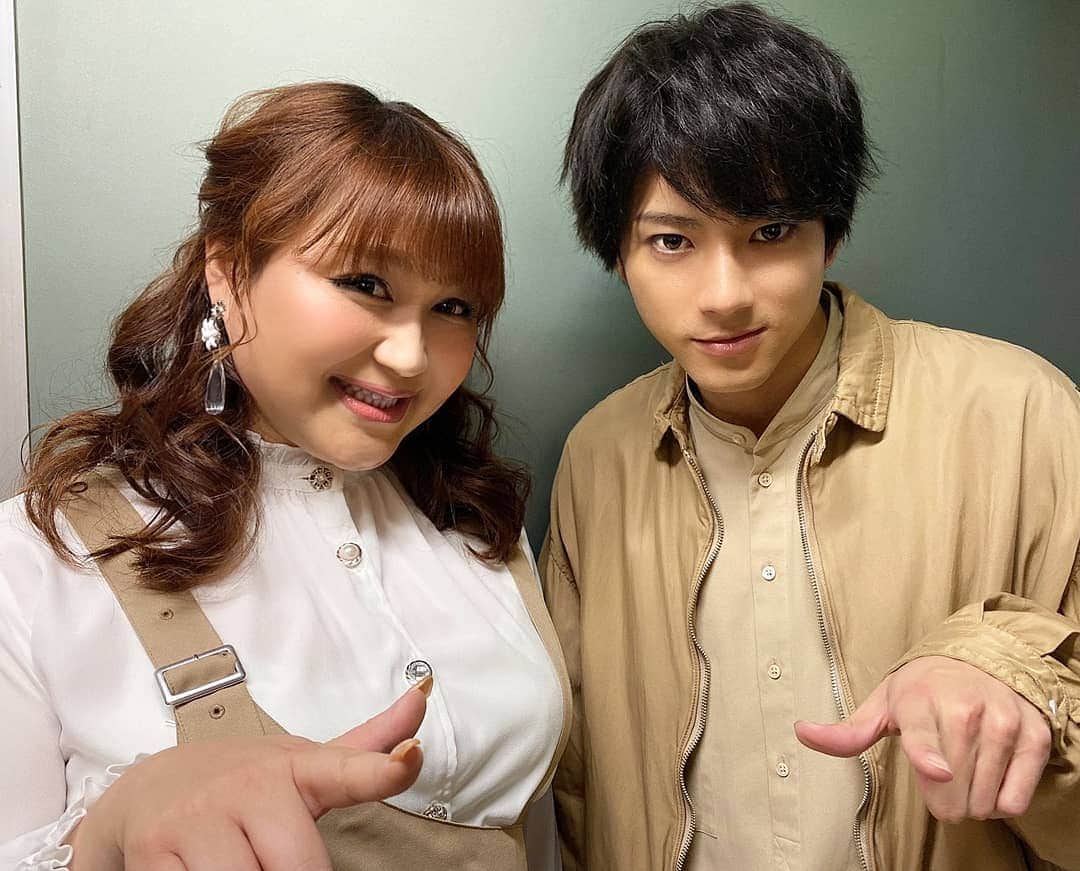 りんごちゃんさんのインスタグラム写真 - (りんごちゃんInstagram)「公開アフレコ  #映画クレヨンしんちゃん #roadshow まで #あと約１ヶ月♡ #ムネがドキドキ～  #みなさん一緒に #スターティン #してくれる  #山田裕貴 さま #野原しんのすけ さま  #嬉ティンすぎる」3月22日 17時53分 - ringochan_0626