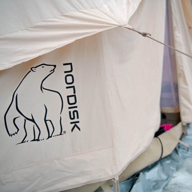 キャンプ情報サイト［ランタン］さんのインスタグラム写真 - (キャンプ情報サイト［ランタン］Instagram)「CAMP SMILE STYLE ／ 使い勝手とデザインで決めた ノルディスクのアスガルド ＼ 電気ヒーターが暖かそうですね。 . . いろんなキャンパーのキャンプスタイルを現地取材と一般キャンパーからの投稿で数多く掲載してます。 . . 詳しくは @lantern.camp  webサイトをご覧ください . . #camp #camping #outdoor #travel #trip #lantern_smile #nature #キャンプ #キャンプ用品 #アウトドア #テント #自然 #旅行 #キャンプ初心者  #キャンプ好きな人と繋がりたい #青川峡キャンピングパーク #ノルディスク #アスガルド #ファミリーキャンプ #ファミキャン #ルーメナー7」3月22日 17時54分 - lantern.camp