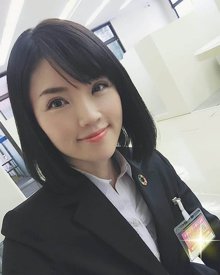 のインスタグラム：「先日のドラマ撮影、無事終了しました♡ ありがたいことに主演をつとめさせていただきました。  とても楽しい現場でした🎬 ｡*⑅୨୧┈┈┈┈┈┈┈┈┈୨୧⑅*｡ #体験ドラマ ということでドキュメンタリーに近いので、きちんと表現できるのかプレッシャーもあったけど💦 当日は御本人様にお会いすることもできて、喜んでいただくことができてとても嬉しかったです。 ✩ ⋆ ✩ ⋆ ✩ ⋆ ✩ ⋆ ✩﻿ ⋆ ✩ ⋆ ✩﻿ クライアント様 監督、カメラマンさん、ヘアメイクさん、スタッフの皆さん、共演者の皆さん  本当にありがとうございました☺  #japaneseactress #japanesemodel #tokyomodel #三宅裕子 #yukomiyake #銀行員役 #happy #shooting」