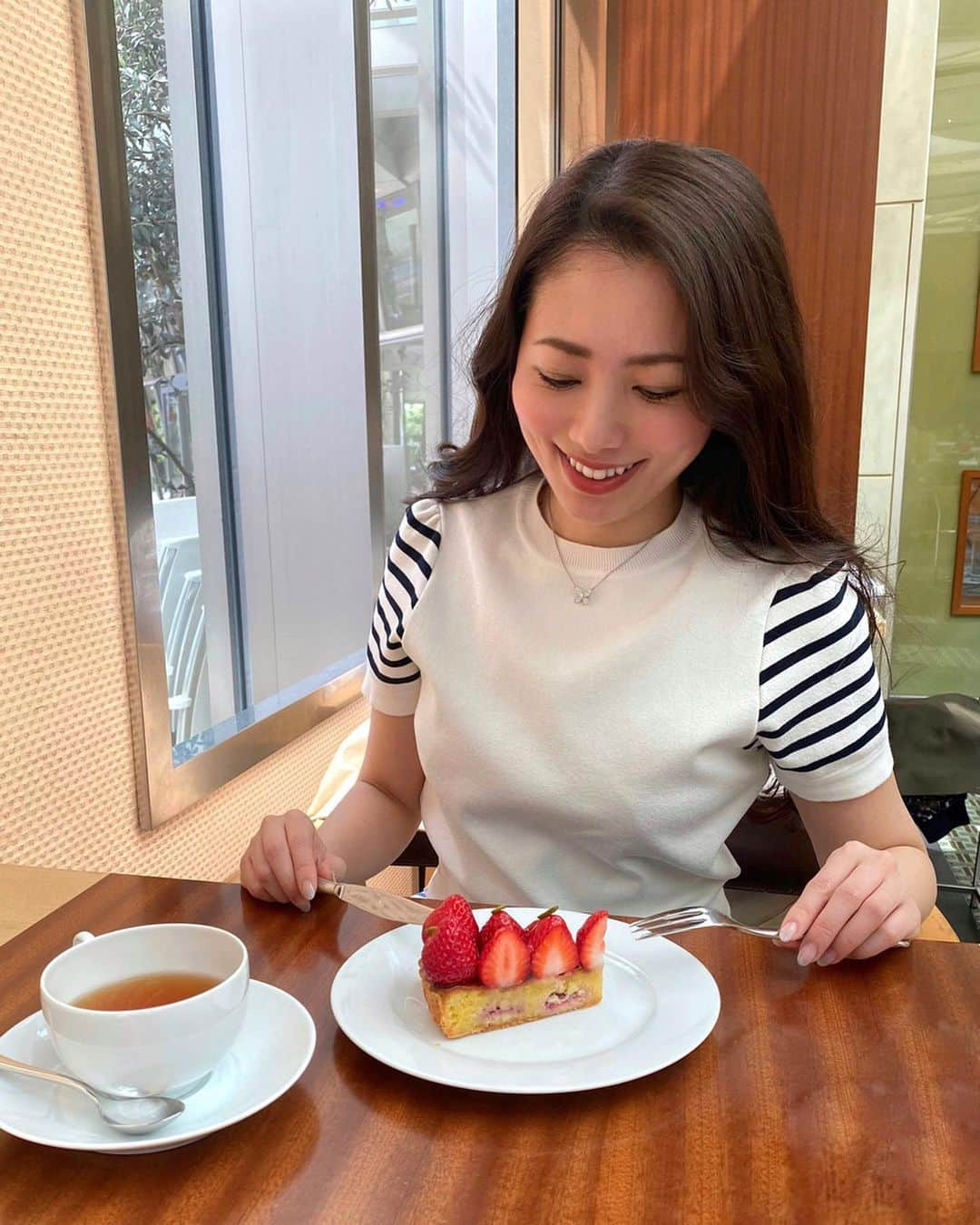 安岡あゆみさんのインスタグラム写真 - (安岡あゆみInstagram)「. 三連休最終日はホテルランチ🍴 デザートのケーキまでぺろり🍓 お天気が良くて気持ちよかった〜🌞 . #ayumi_y_ootd 👗 #tops @bordersatbalcony_official  #necklace @graff . . #grandhyatt #grandhyatttokyo #fiorentina #bordersatbalcony #graff #ayumi_y_gourmet #グランドハイアット東京 #グランドハイアット #フィオレンティーナ #ランチ #ボーダーズアットバルコニー #グラフ #今日のコーデ #今日の服 #コーディネート #コーデ」3月22日 17時59分 - ayumi_yasuoka