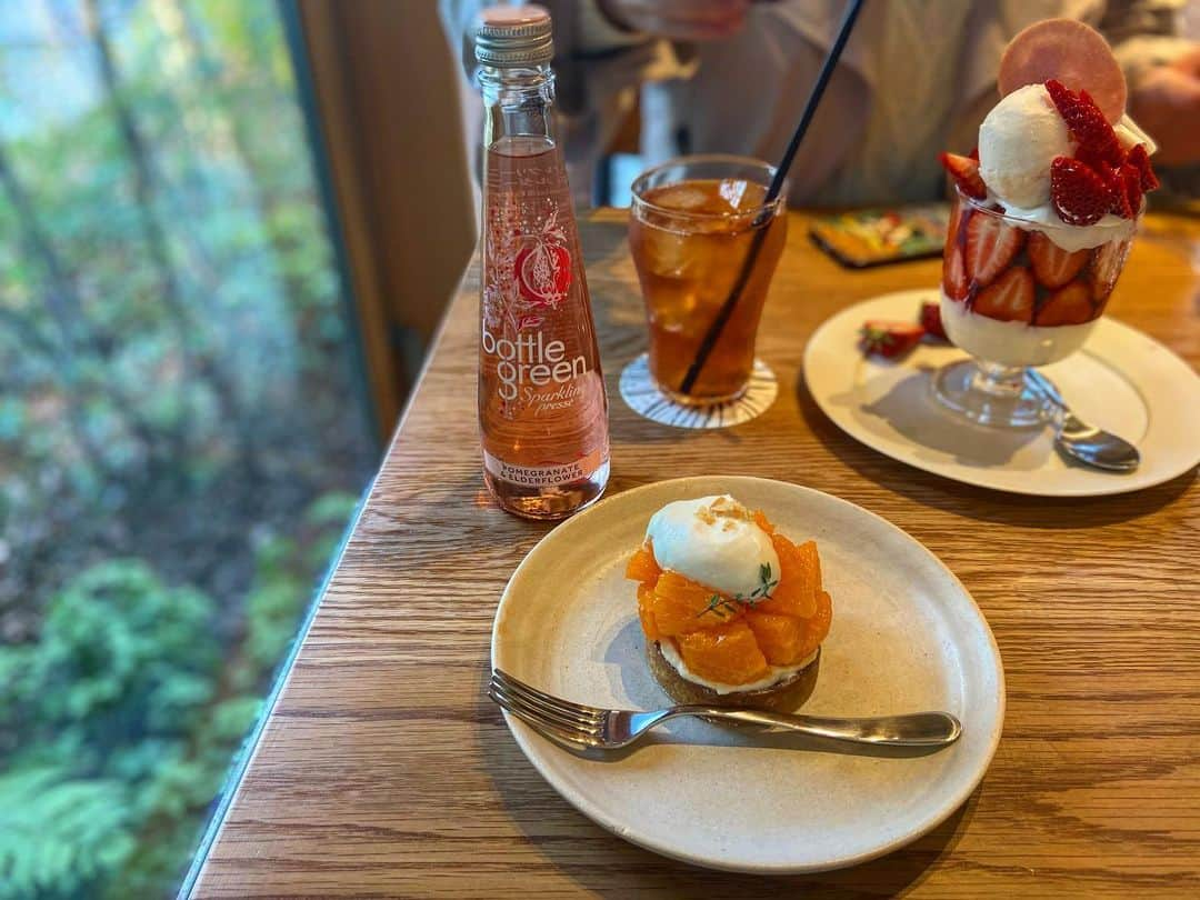 ふなこしようこのインスタグラム：「カフェの前に餃子の王将で餃子チャーハンラーメン食べた #林のカフェ」