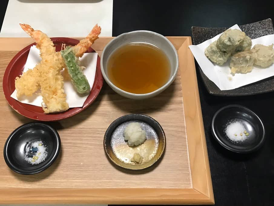 Karinさんのインスタグラム写真 - (KarinInstagram)「Soba restaurant Kurama そば処鞍馬 3-10-1 Nishiogiminami Suginamiku Tokyo Japan  石臼挽きの十割蕎麦なので、そば本来の風味が味わえます。コシがあって歯触りも良し。 天ぷらもサックサクで軽くて美味でした。  #karinsgroumet #soba #yolo #parislife #instagood #instadaily #tflers #model #paris #asianfashionmodel #organic #bio #parisienne #trip #グルメ #パリ #フランス #パリ生活 #オーガニック  #管理栄養士 #野菜ソムリエ #美容 #旅 #そば」3月22日 9時56分 - kaorikarin_u