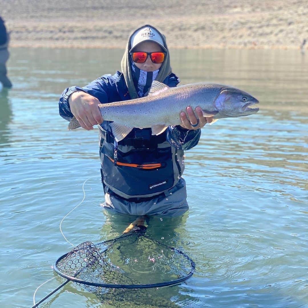 ジェイコブ・ダルトンのインスタグラム：「Great to get outdoors for a day with all this craziness going on and try to not stress about the rest. I hope everyone is able to spend some time with loved ones and appreciate everything we all have 🙏🏼 #FlyFishing #PyramidLake #LastOne #OneThousandHobbies」