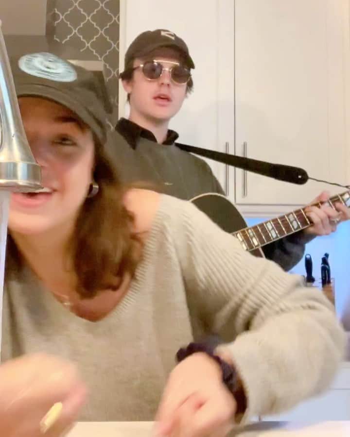 ベイリー・マディソンのインスタグラム：「Thanks for the nom @newhopeblake & for writing this 20 second hand washing tune... I nominate @brooklyndecker , @whitneycummings , @thatgirlbishop , @meghan_trainor @darylsabara , @yarashahidi , @megdonnelly , @kaitlinvilasuso @jordivilasuso & fam , @mckennagraceful , AND ALL OF YOU I wanna see it tag me in your posts and stories❤️💗 #20SecondHandWashSong  Thinking of you all and hope you are staying safe and healthy xxxx」
