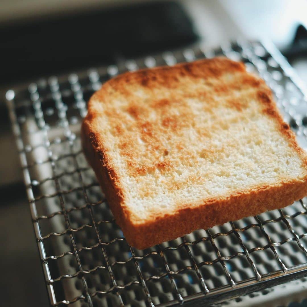 Takafumi Gotoのインスタグラム：「焼いたパンを焼く🍞」