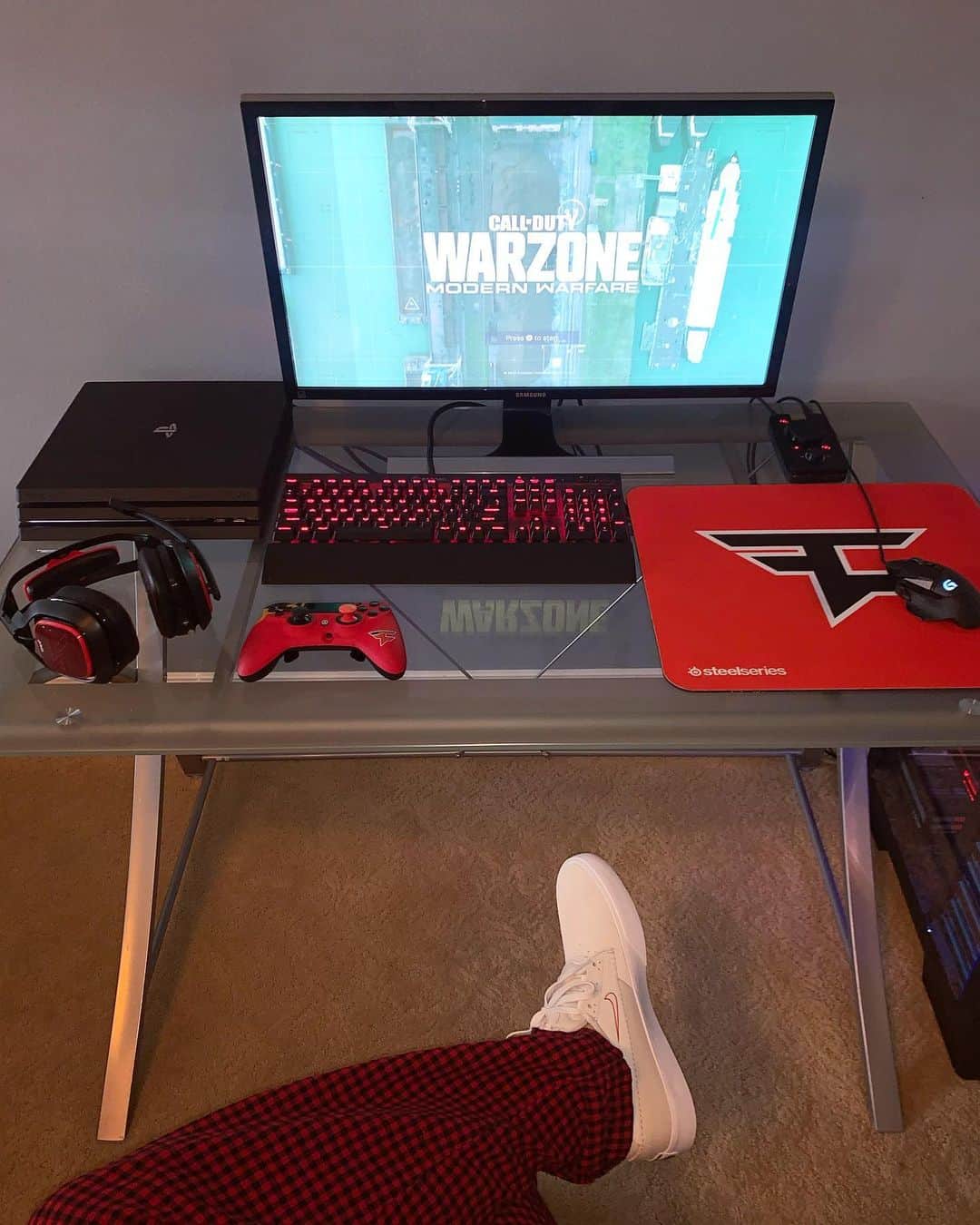 シェーン・オニールのインスタグラム：「What’s your PSN / Steam ? Let’s game ! Second clip 🚨😂 #playinside」