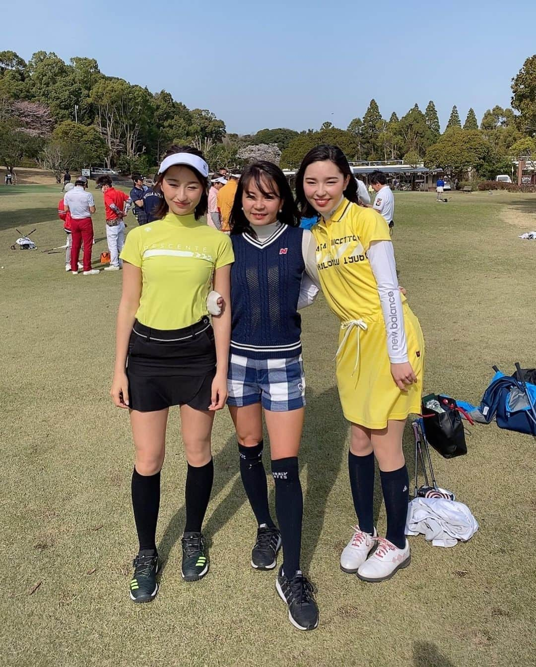 西野沙瑛さんのインスタグラム写真 - (西野沙瑛Instagram)「ガールズカップ⛳️🥰﻿ チームイエローなので黄色コーデ💛﻿ ﻿ サンバイザー﻿ @descentegolf  トップス﻿ @descentegolf  スカート﻿ @descentegolf  靴下﻿ @descentegolf  シューズ﻿ @adidasgolf ﻿ 女子４人でラウンドたのしい🥰﻿ ﻿ #ゴルフ女子 #ゴルフ男子 #ゴルフコーデ #スポーツ女子  #ゴルフウェア #スポーツ #golf #골프 #골프스타그램 #골프장 #라운드 #골프스윙 #골프사랑 #골프레슨 #아이언샷 #스크린골프  #トレーニング #トレーニング女子 #筋トレ #筋トレ女子 #golfstagram #golfswing #プレ花嫁 ﻿#デサントゴルフ #デサゴルゴルファー」3月22日 11時24分 - sae_golf